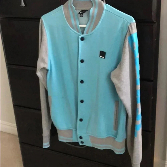 ⭐️🔥2 for $20 BENCH Varsity sweater🌟 - Picture 4 of 4